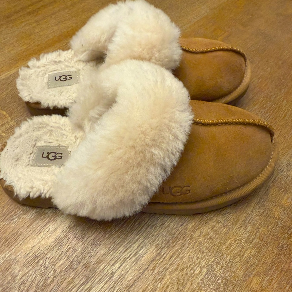 UGG Girl's Cozy II Slippers- Chestnut Size 4 - Picture 2 of 6